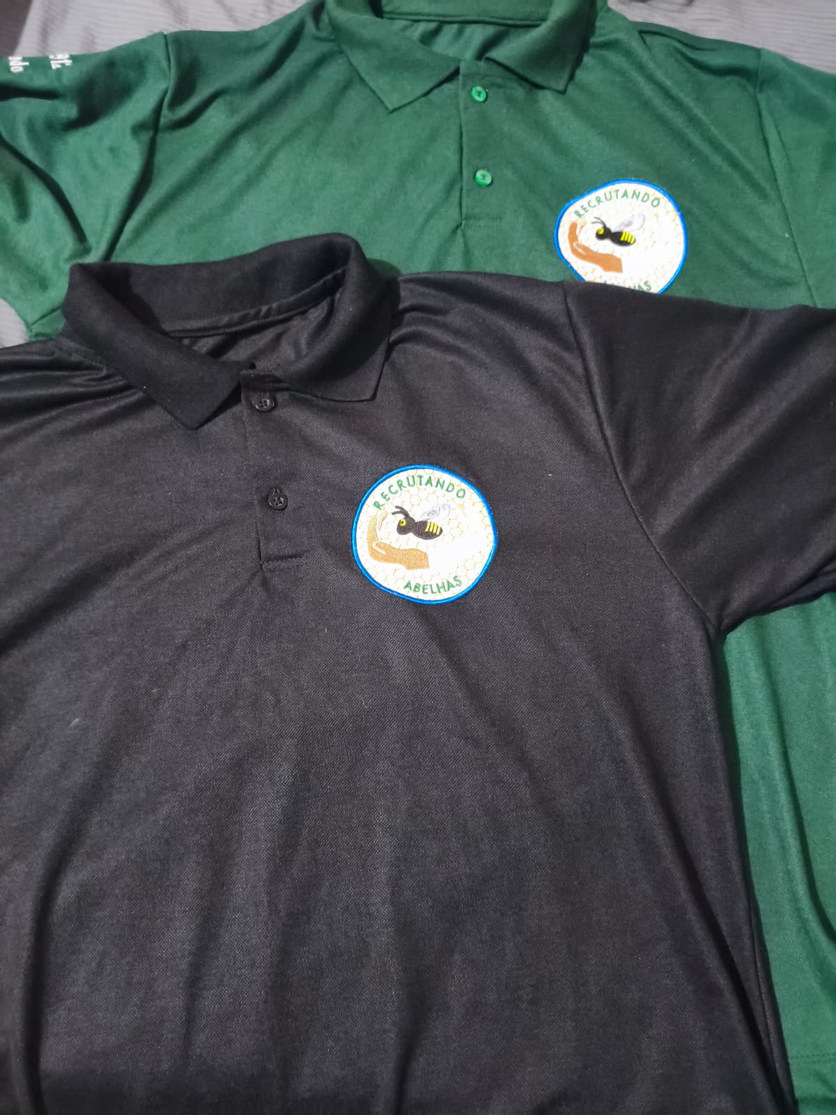 Camiseta polo do Recrutando Abelhas